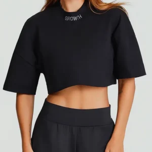 Camiseta cropped over preto com gola